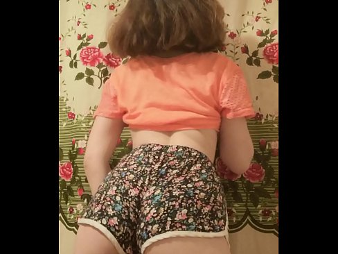 ❤️ Keçika ciwan a seksî li ber kamerayê kurtanên xwe ji xwe dike ️ Pornoya anal li ku.libporno.ru ❌️❤